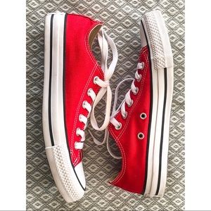 RED CONVERSE